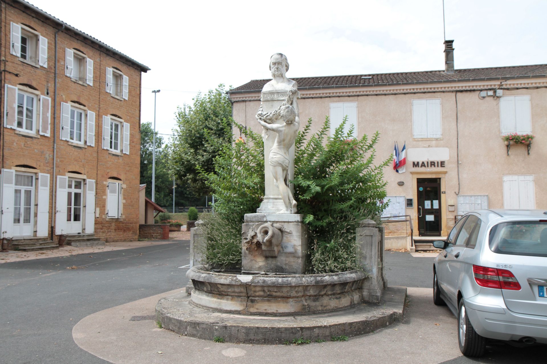 Claude%20Bernard%27s%20monument%2C%20Saint-Julien%20-%2002.JPG